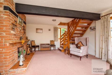 Lounge To First Floor