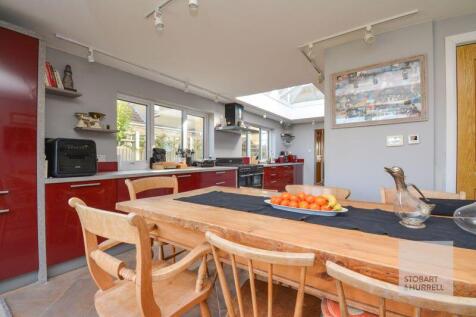 Dining to Kitchen