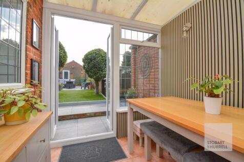 Conservatory to Outside 