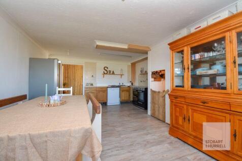 Dining to Kitchen 