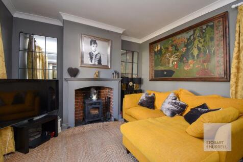 Lounge with Fireplace 