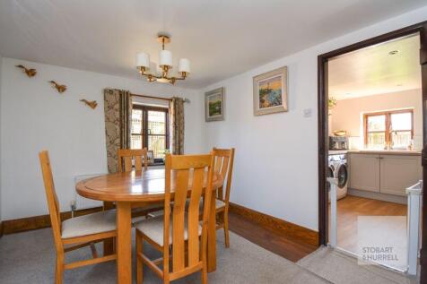 Dining to Kitchen 