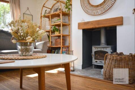 Lounge with Fireplace 