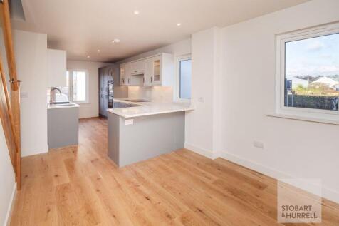 Lounge to Kitchen 