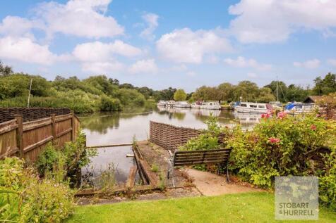 Mooring with River Views 