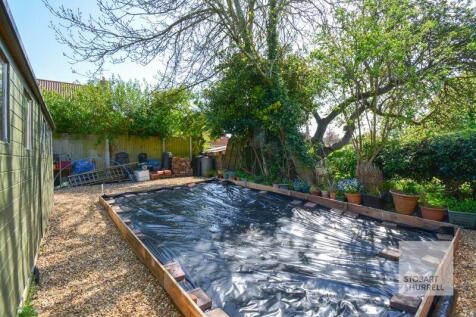 Garden to Side 