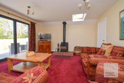 Lounge with Fireplace 