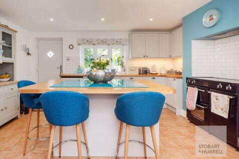 Kitchen Breakfast Bar