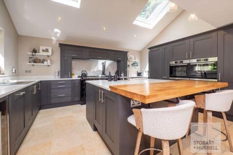 Kitchen Breakfast Bar