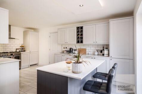Kitchen Breakfast Bar