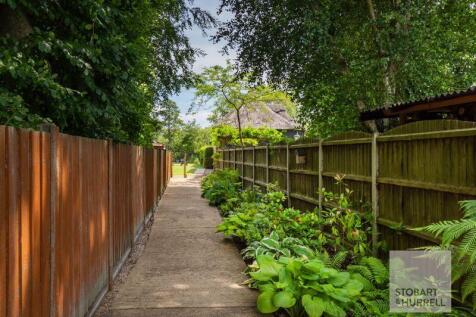 To The water garden &amp; Mooring
