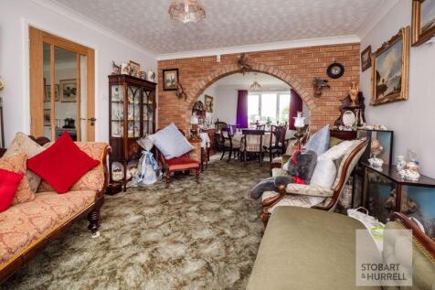 Lounge to Dining Room 