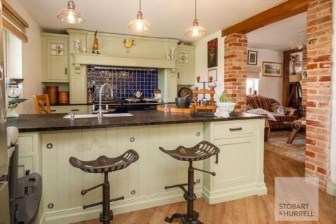 Kitchen Breakfast Bar