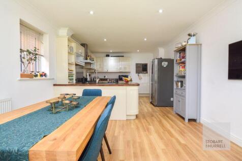 Dining into Kitchen 