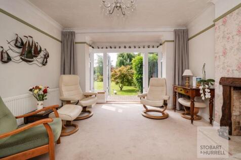 Lounge Outlook
