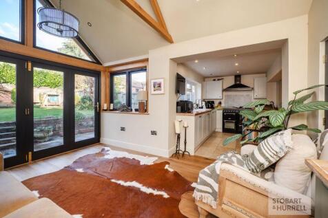 Garden Room to Kitchen