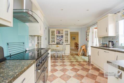 Kitchen to Ding Room 