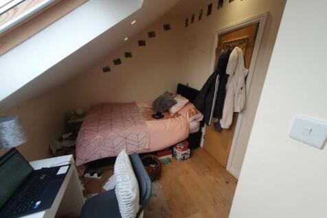 Top floor front bedr
