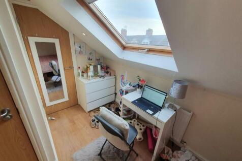 Top floor front bedr