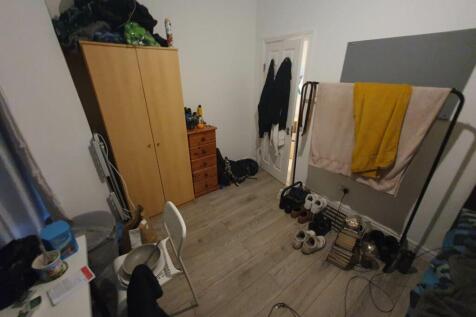 Bedroom 1 (2)