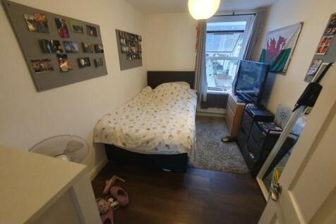 Bedroom 5 (1)