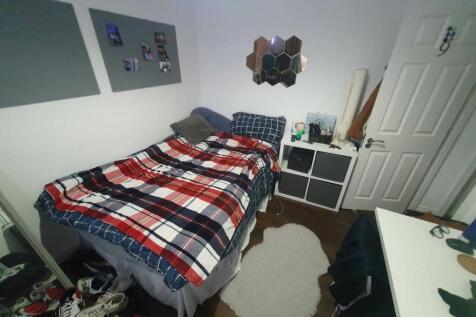 Top floor rear bedro