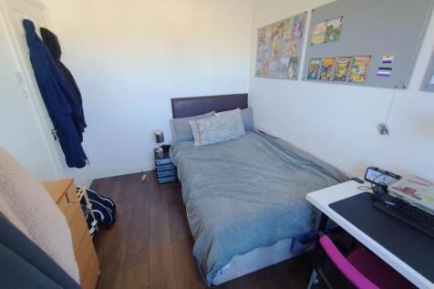 Room 9 (2)