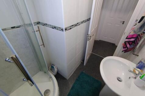 Top Floor Shower Roo