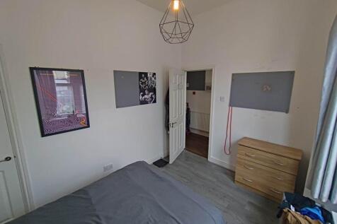 Bedroom 1 (3)