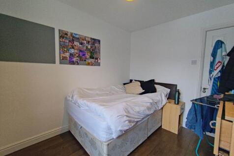 Bedroom 6 (2)
