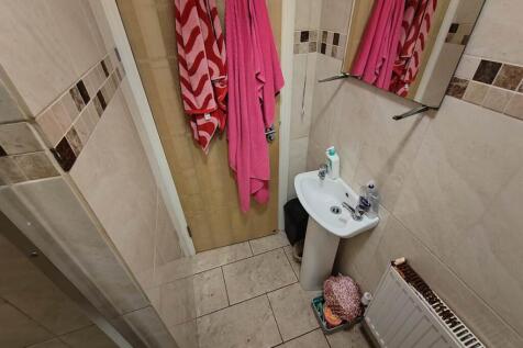 Ground floor bathroo