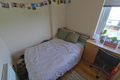 First floor rear bed