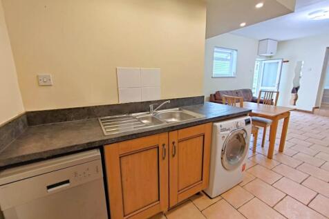Kitchen (2)