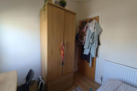 First floor rear bed
