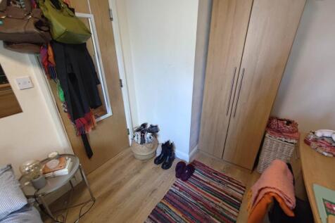 Ground floor middle 
