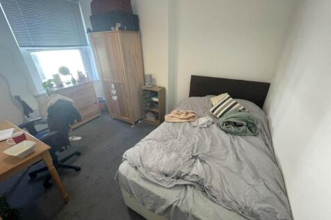 First Floor Rear Bed