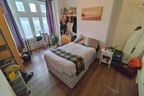 Bedroom 1 (1)