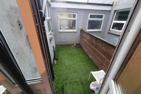 Bedroom 2 outdoor ar