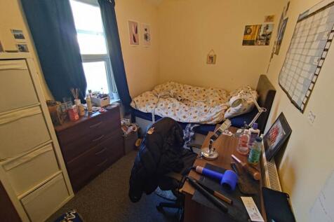 First floor middle r