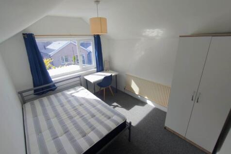 First floor rear bed
