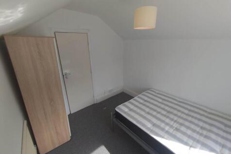 First floor rear bed