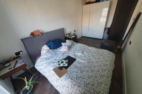 Bedroom 1 (2)