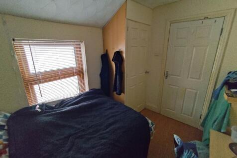 First floor rear bed