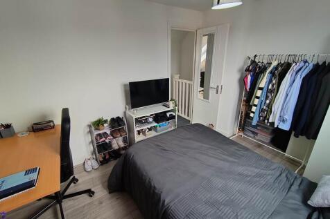 Second floor rear be