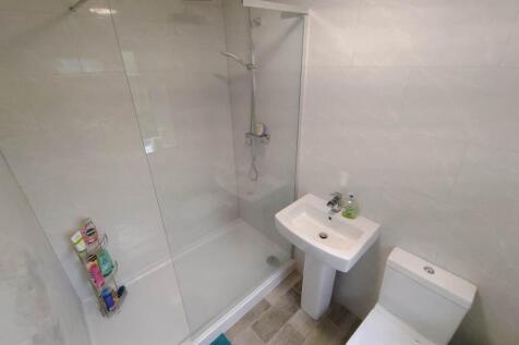 Ground floor bathroo