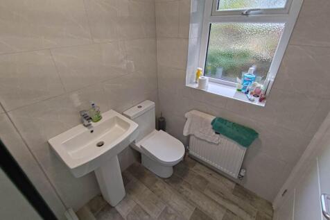 Ground floor bathroo