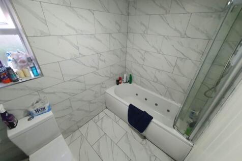 Ground floor bathroo