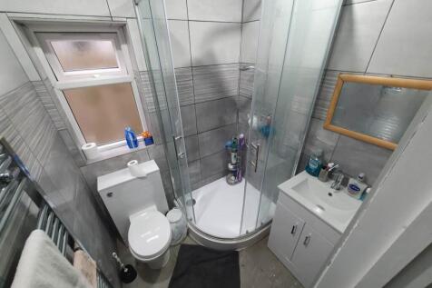 Ground floor bathroo