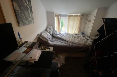 First Floor Rear Bed