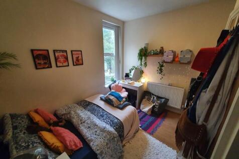 First floor rear bed